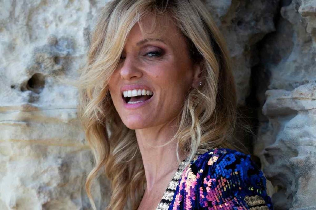 Justine Mattera Seduce Tra Le Onde Impossibile Non Notare Il Dettaglio Intimo Foto Thewise 